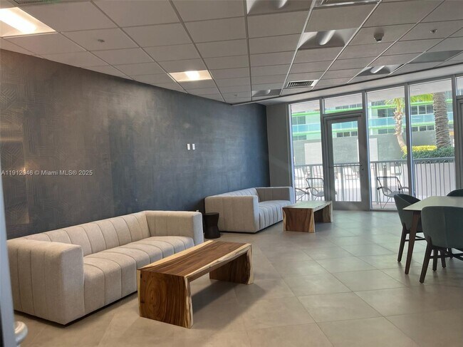 Building Photo - 1750 N Bayshore Dr