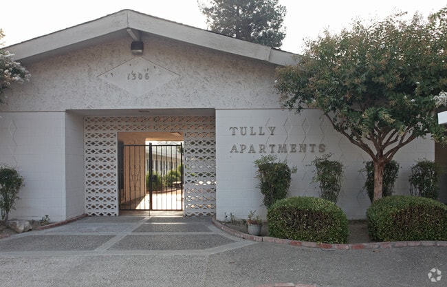 Building Photo - Tully Apartments