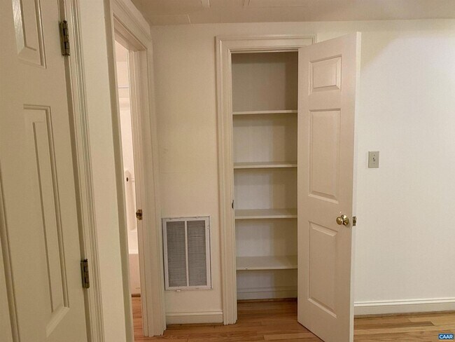 Building Photo - 415 2nd St NE