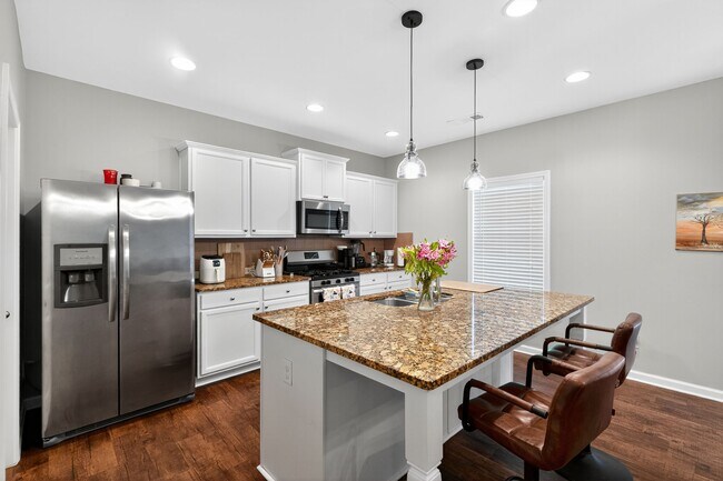 Building Photo - 112 Silver Trce