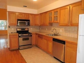 Building Photo - 27 Jewett Ave