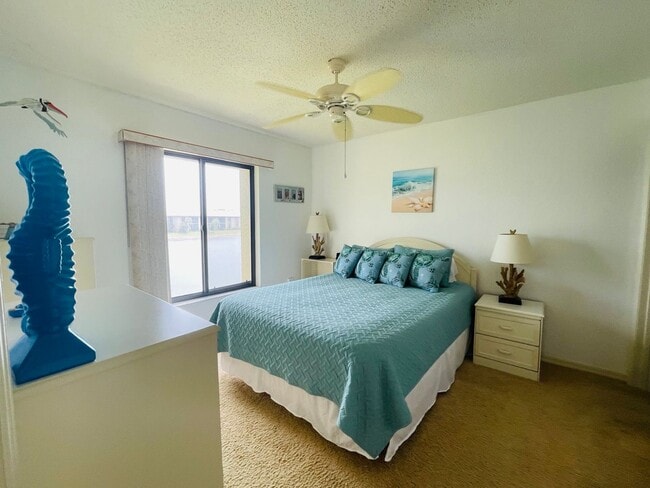 Building Photo - **TALA LAKES-55YR COMMUNITY**