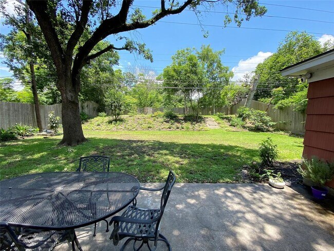 Building Photo - 5242 Beechnut St