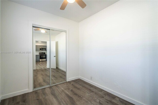 Building Photo - 1750 S Treasure Dr