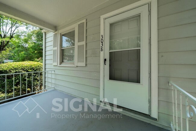 Building Photo - 3038 Highland Dr