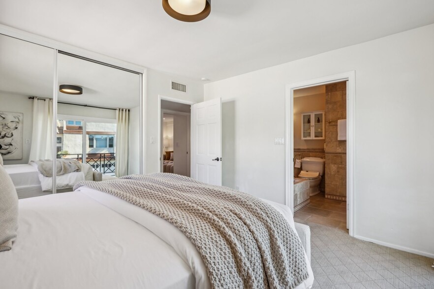 Building Photo - 2411 Mount Olympus Dr