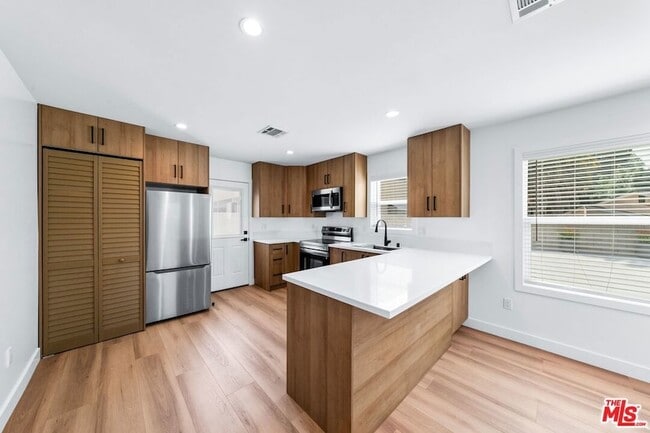 Building Photo - 1258 Mariposa St