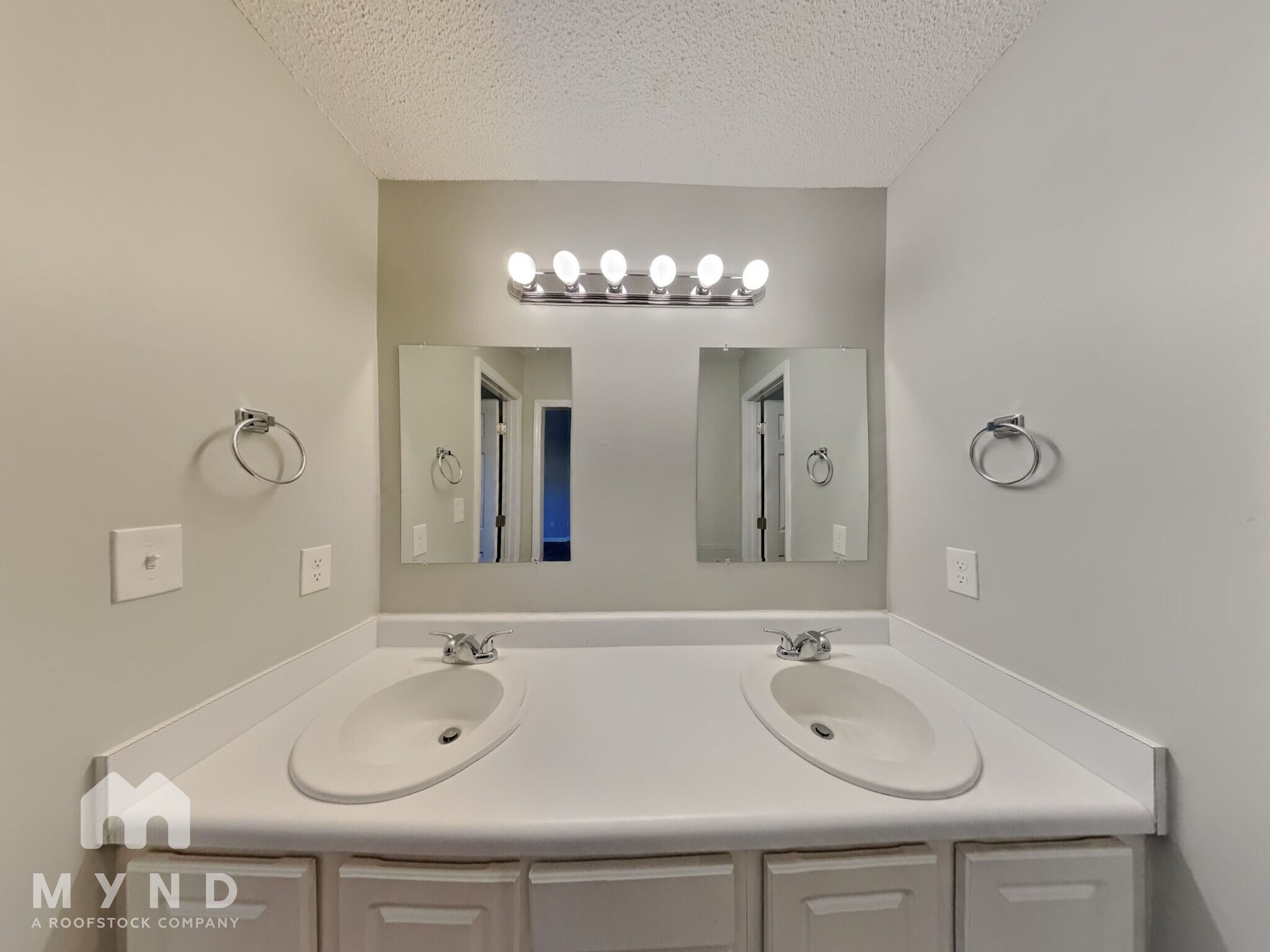 Building Photo - 7001 Lazy Breeze Cir