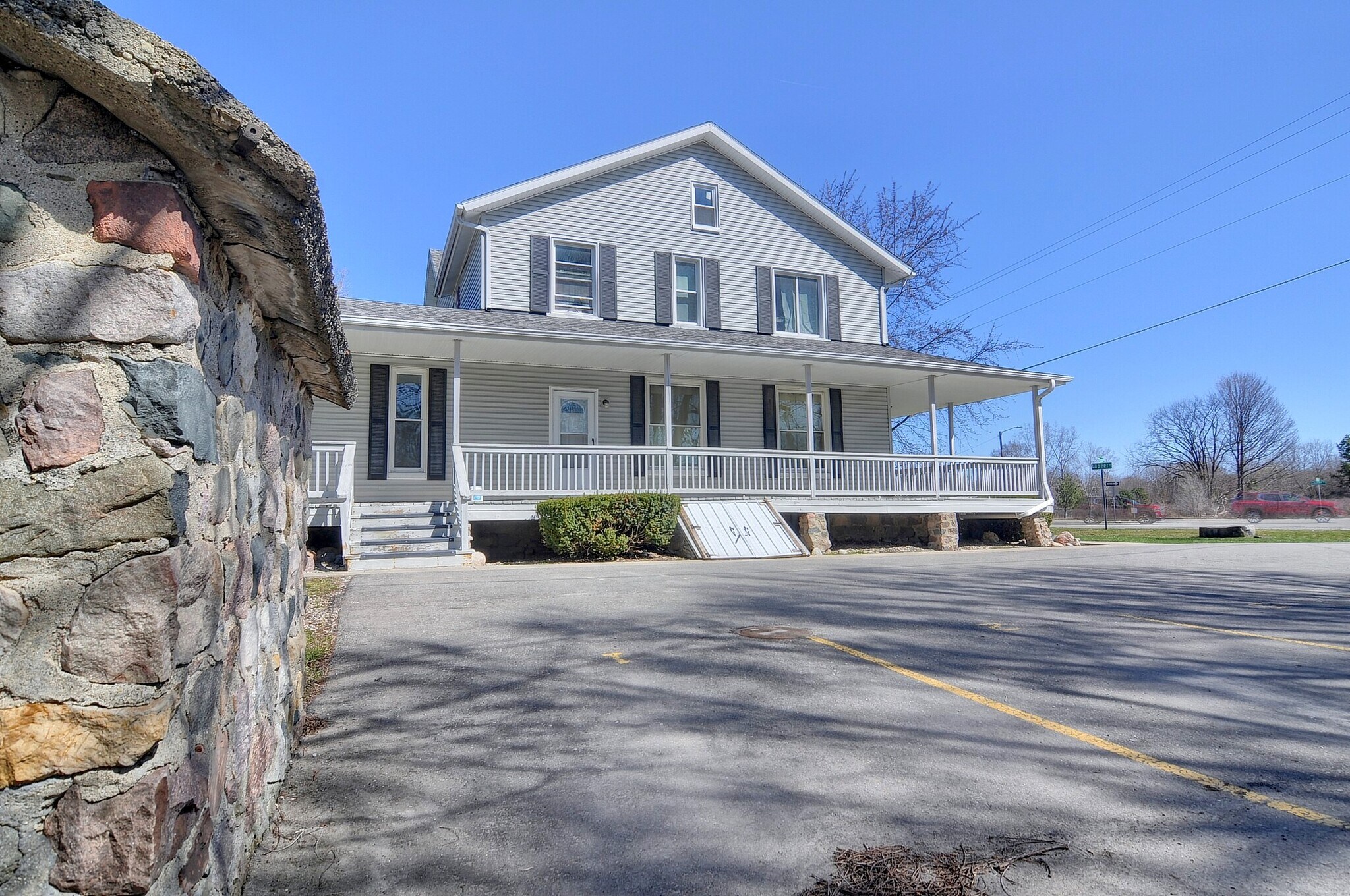 Building Photo - 3501 Thomas Rd