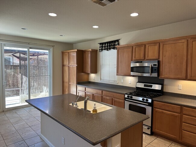Building Photo - 274 Finchwood Dr