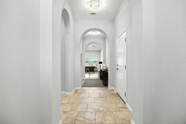 Building Photo - 140 W Highfield St