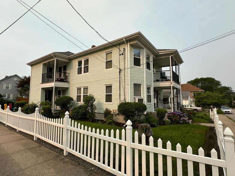 Building Photo - 122 Lowden St