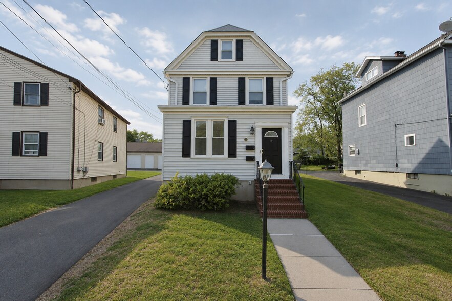 Building Photo - 552 Cumberland St