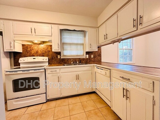 Building Photo - 1235 Kings Mountain Ct