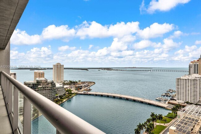 Building Photo - 495 Brickell Ave