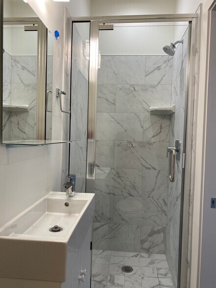 Building Photo - 6996 S Brookhill Dr