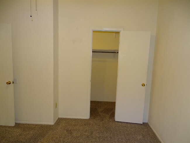 Building Photo - 212 N Troy Ave