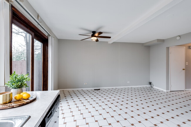 Building Photo - 18W269 Kirkland Ln