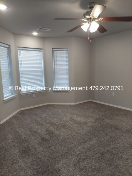 Building Photo - 1200 Sandstone Dr