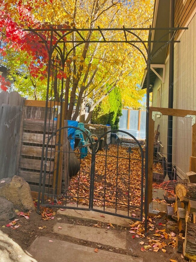 Building Photo - Charming 2 BR in downtown Bend - flexible ...