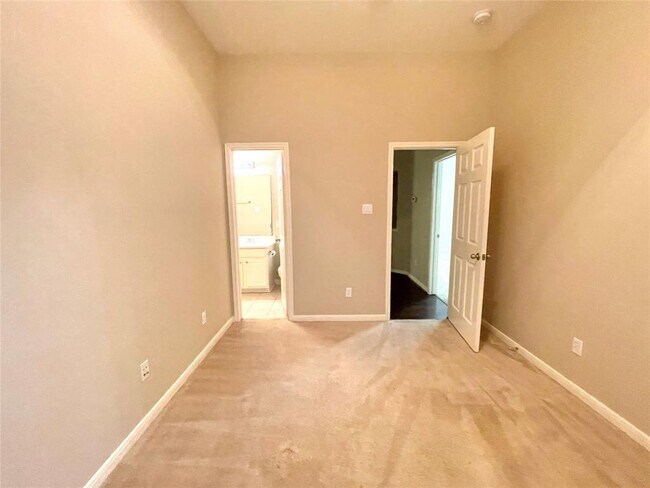 Building Photo - 6014 Conroy Pointe Ln