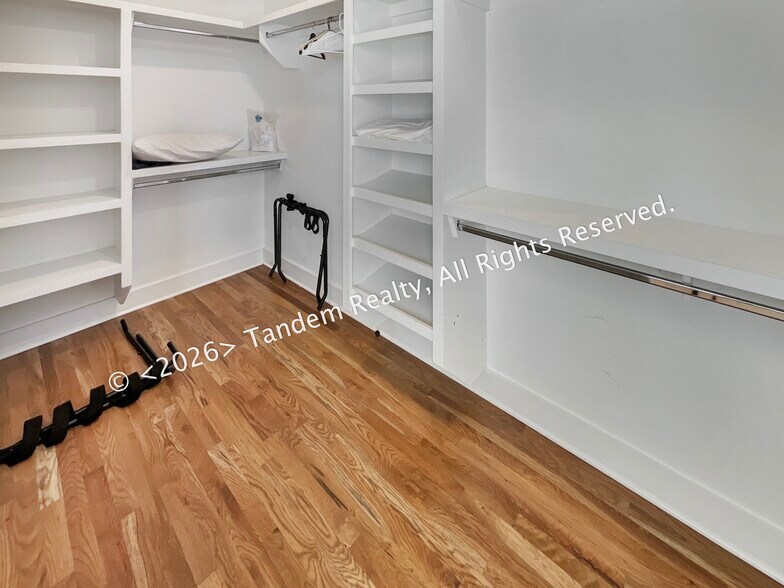 Building Photo - 2807 Delaware Ave