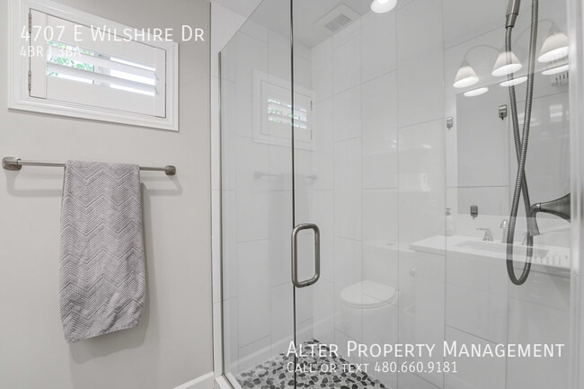 Building Photo - 4707 E Wilshire Dr