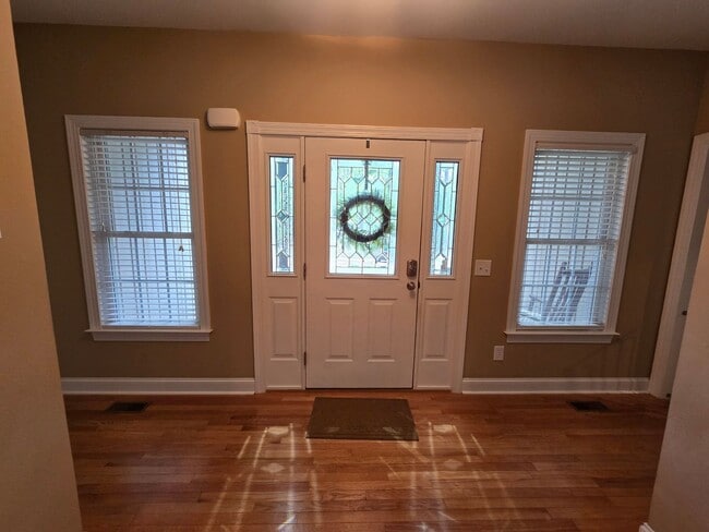 Building Photo - New Listing!!