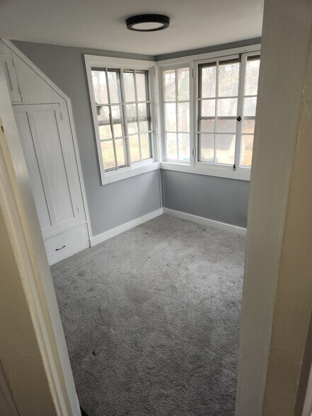 Building Photo - 64 Tryon Park