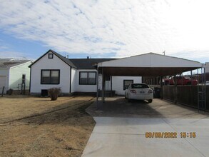 Building Photo - centrally located, pets negotiable with ow...