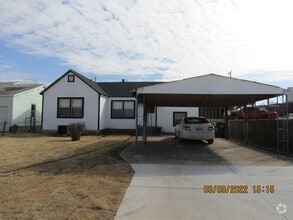 Building Photo - centrally located, pets negotiable with ow...