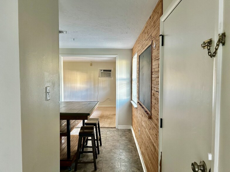 Building Photo - 1115 N Texas St