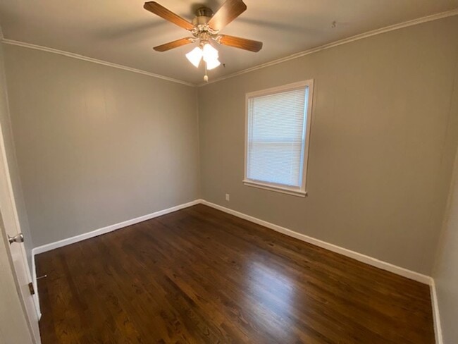 Building Photo - 3 Bed, 2 Bath Corner Lot in Tulsa!