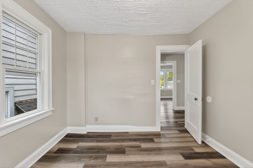 Building Photo - 1123-1125 S Ohio Ave