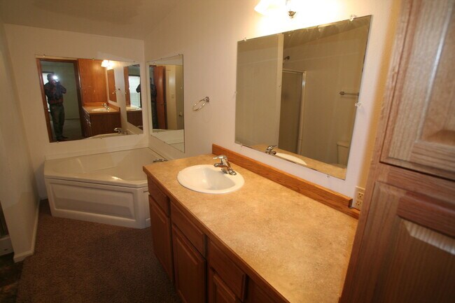 Building Photo - 2709 Crab Tree St