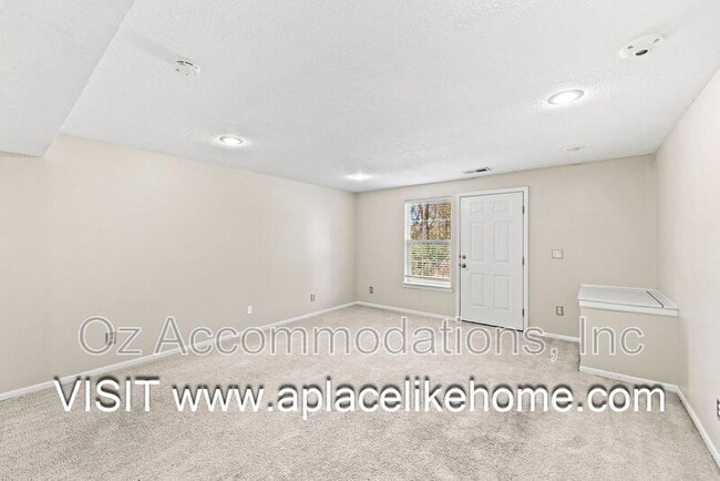 Building Photo - 2216 SW Rambling Vine Rd