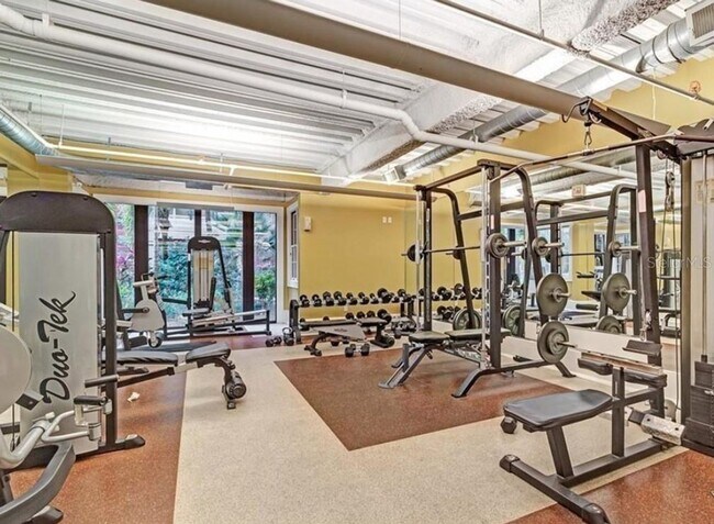 Building Photo - Beautiful 1/1 Pool View Condo x Rent @ Upt...