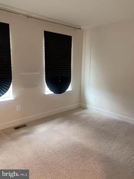 Building Photo - 3922 Rock Spring Dr