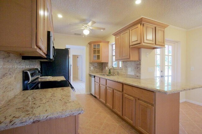 Building Photo - 4770 Holly Dr