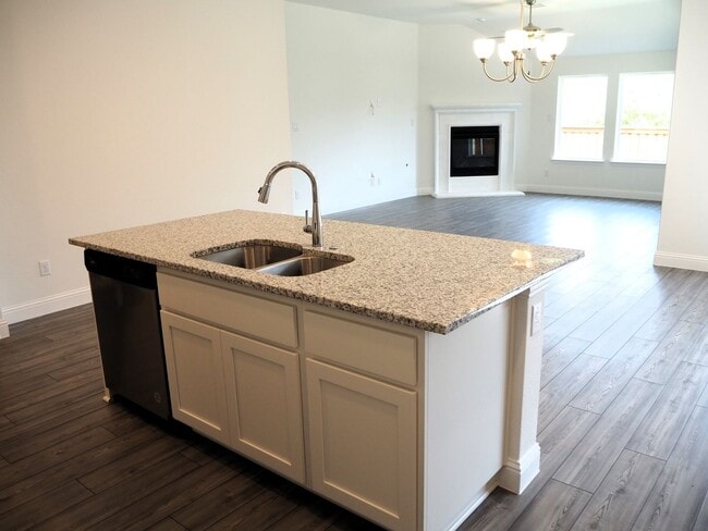 Building Photo - 2201 Yellowhammer Rd