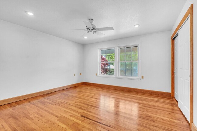 Building Photo - Charming home with large garage & attached...