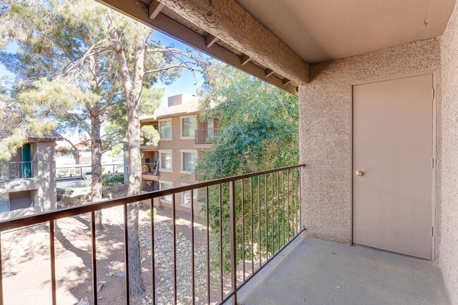 Building Photo - UPSTAIRS 2 BEDROOM CONDO! GATED COMMUNITY!...