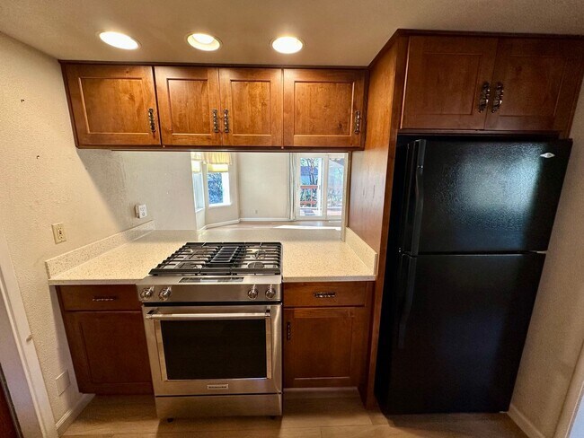 Building Photo - charming 3-bedroom, 2-bathroom