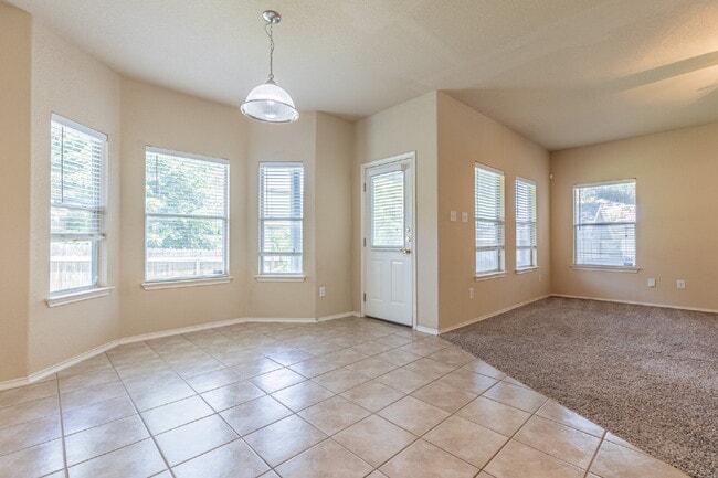 Building Photo - 906 Ashbury Bluff