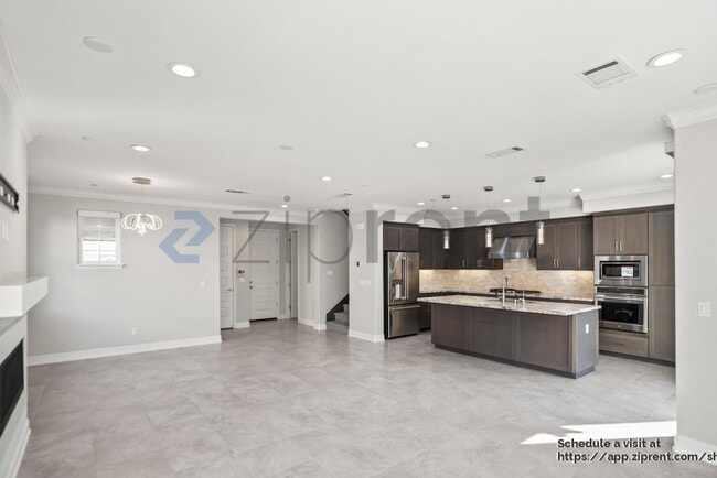 Building Photo - 205 Vereda del Turia