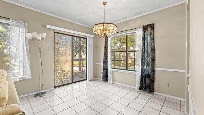 Building Photo - 8750 Park Ln