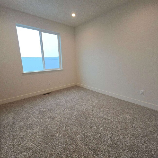 Building Photo - Beautiful, bright and brand NEW!