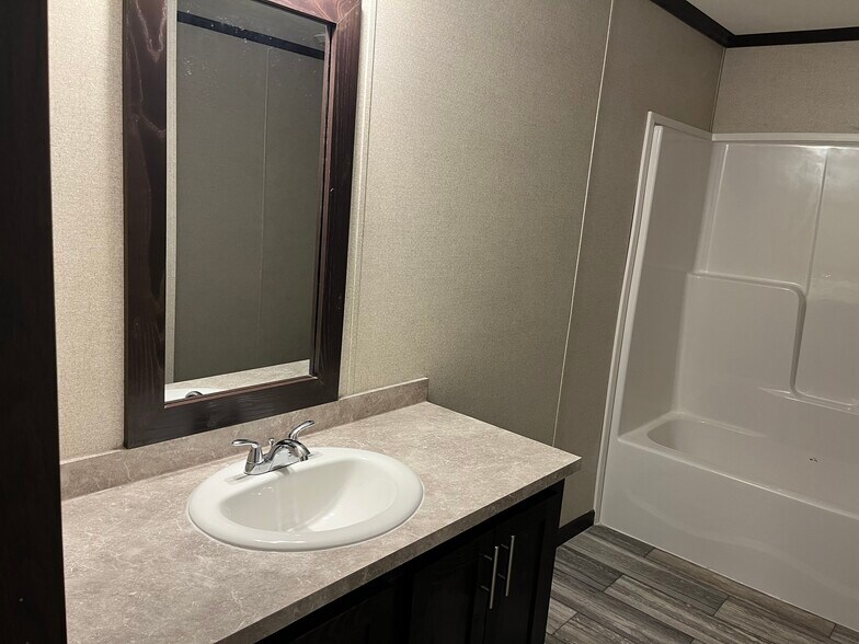 Building Photo - 6610 Lear Nagle Rd