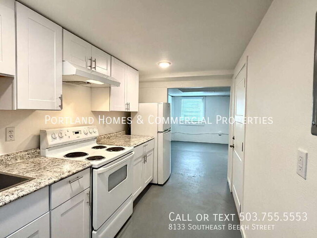 Building Photo - 8133 SE Beech Ave