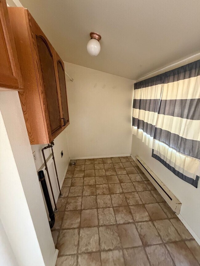 Building Photo - CS-700 N Duplex